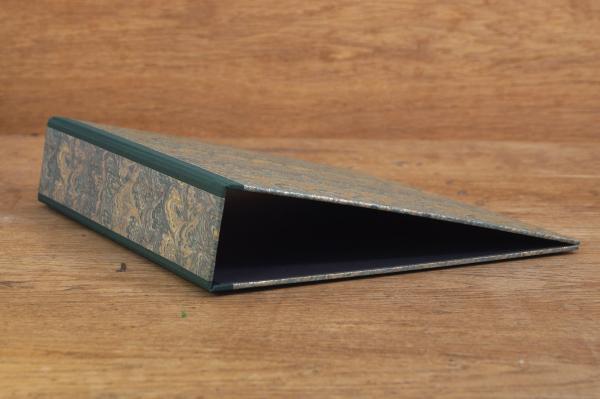Green file folder for DIN A4 with marbled paper